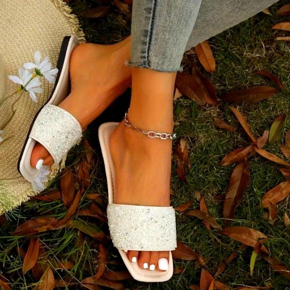 Shoes - 🔥FASHIONABLE SHIMMERING SANDALS 🔥